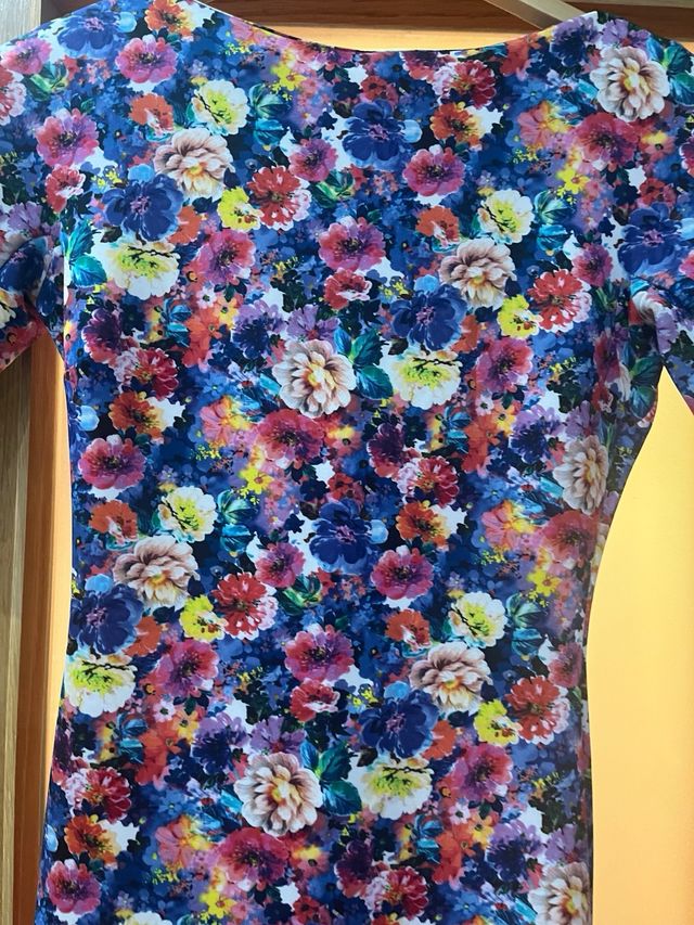 Vestido tubo estampado floral