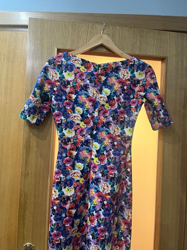 Vestido tubo estampado floral