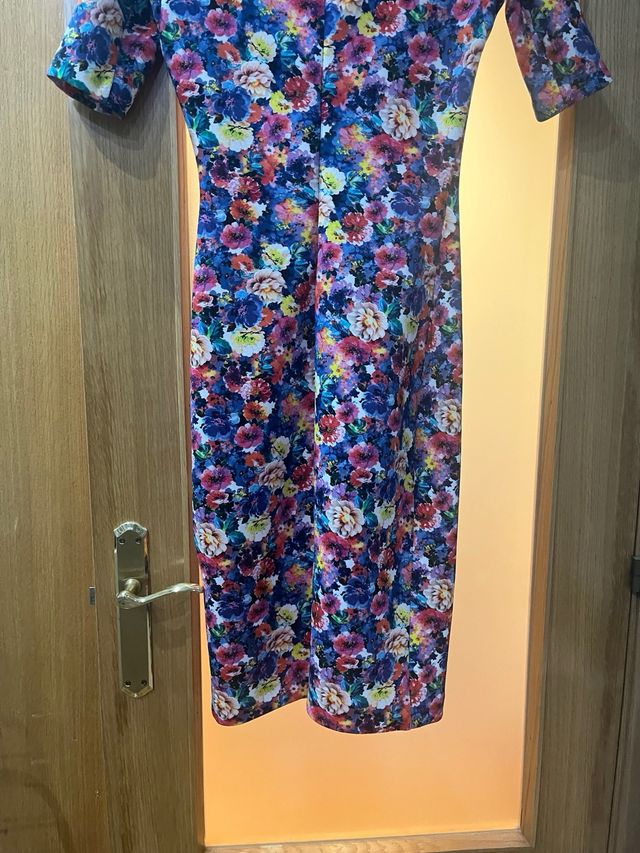 Vestido tubo estampado floral