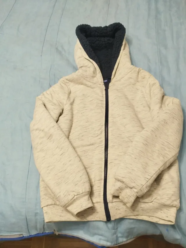 Chaqueta borreguito beige y negra