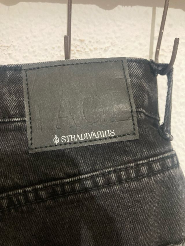 Vaqueros negros rotos