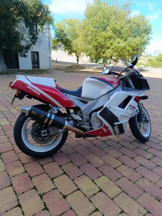 Yamaha FZR 1000 Genesis