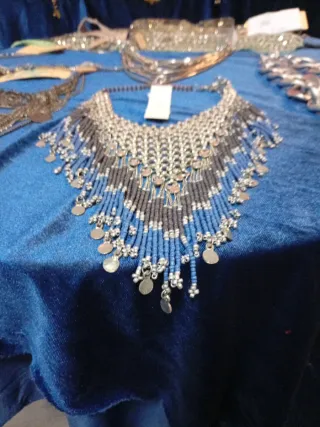 Precioso Collar de alta calidad con abalorios