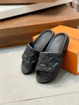 Chinelos Louis Vuitton Pretos Novos