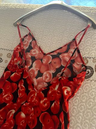 Vestido largo estampado de manzanas.