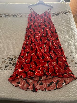 Vestido largo estampado de manzanas.