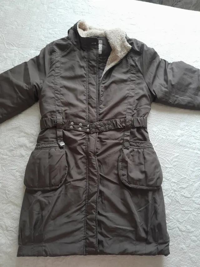 Chaquetón largo grisaceo marrón con cinturón