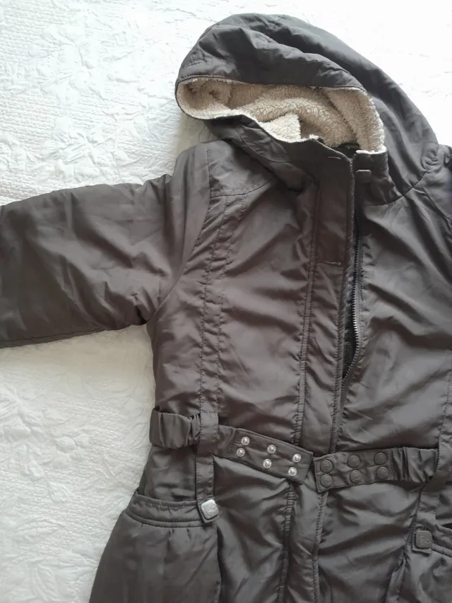 Chaquetón largo grisaceo marrón con cinturón