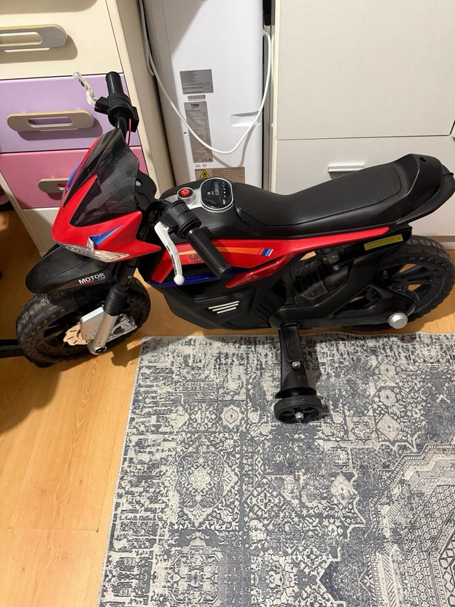 Moto de batería infantil roja