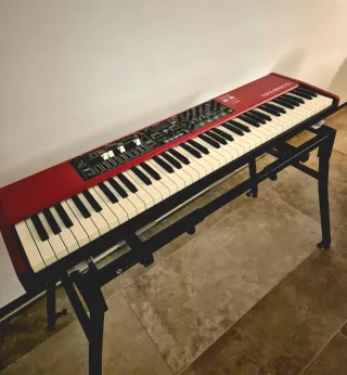 Nord Electro 5D 73 + Soporte y Pedal Sustain