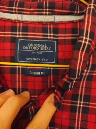 Camisa a cuadros roja y azul