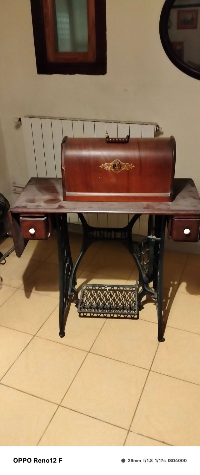 Máquina de coser Singer antigua