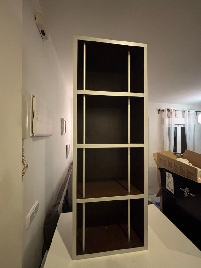 Estantería Metálica y Madera