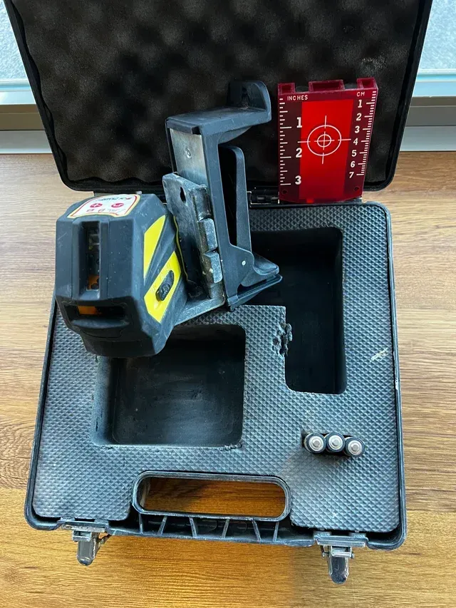 Nivel Láser SETTOP EK-118R Líneas Rojas