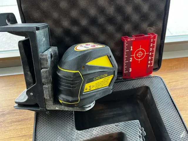 Nivel Láser SETTOP EK-118R Líneas Rojas