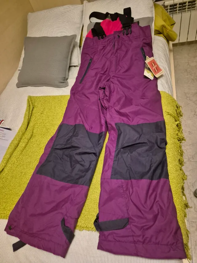 Pantalón de esquí morado y negro