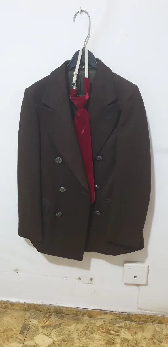 Americana infantil marrón con corbata