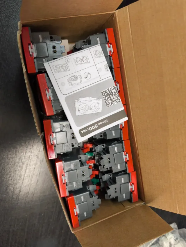 Base Doble Enchufe Simon 500 CIMA Rojo