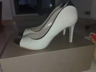 Zapatos de tacón blancos y negros talla 39