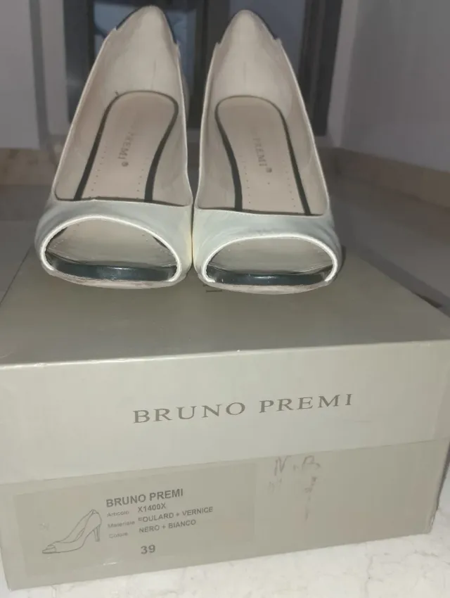 Zapatos de tacón blancos y negros talla 39