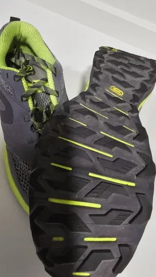 Deportivas Kalenji grises y verdes