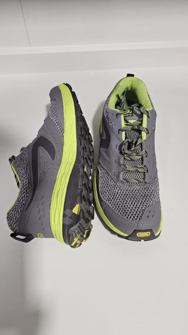 Deportivas Kalenji grises y verdes