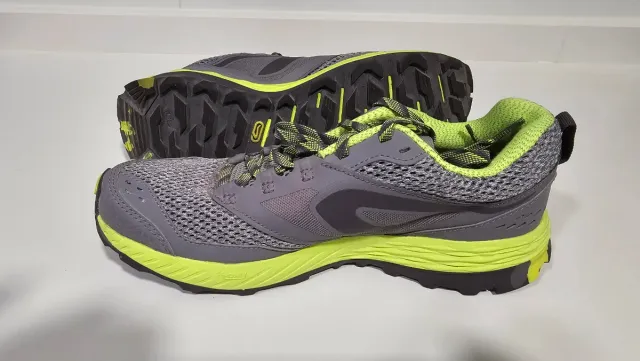 Deportivas Kalenji grises y verdes