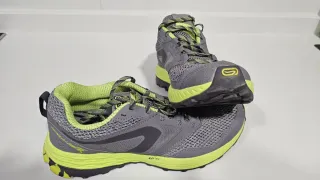 Deportivas Kalenji grises y verdes