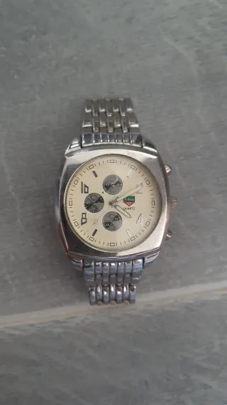 Reloj de pulsera plateado para hombre