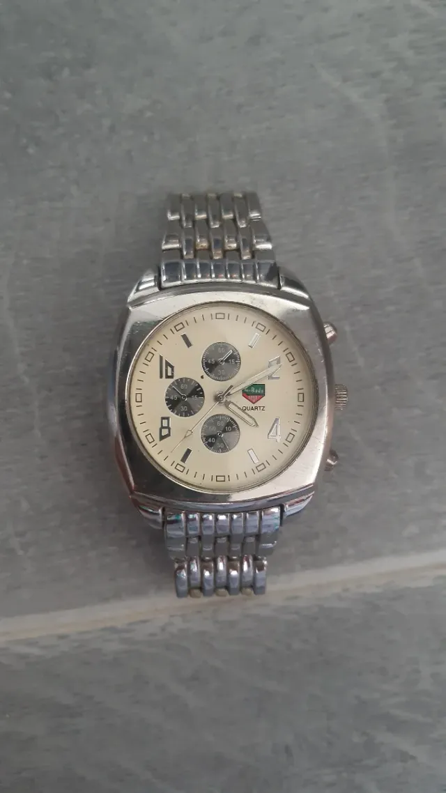 Reloj de pulsera plateado para hombre