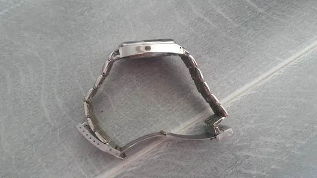 Reloj de pulsera plateado para hombre