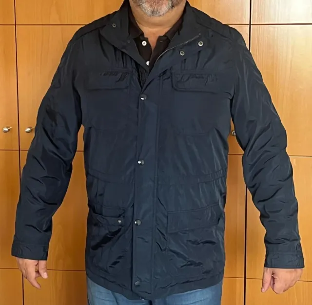 Parka azul fina tipo cortavientos