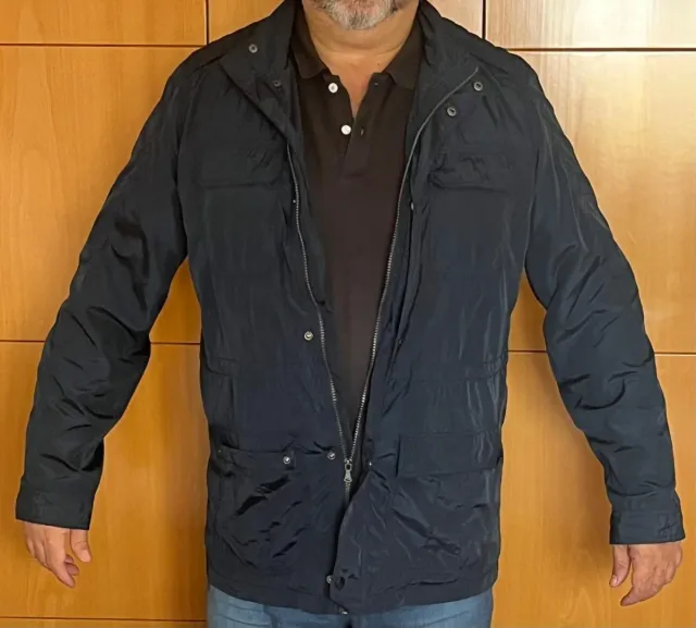 Parka azul fina tipo cortavientos