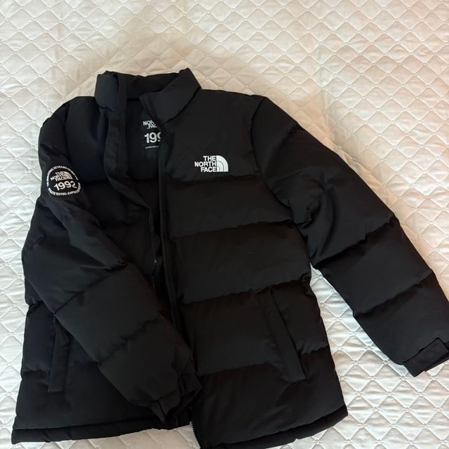 Abrigo negro edición limitada