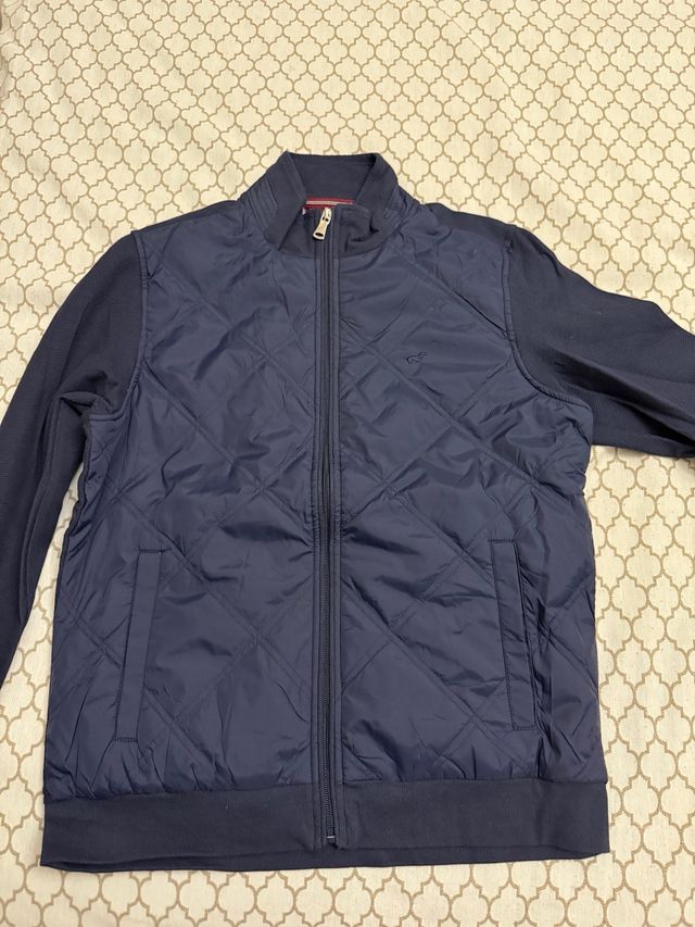 Chaqueta azul marino acolchada