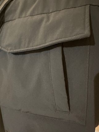 Plumón negro con capucha de Pelo de Niño