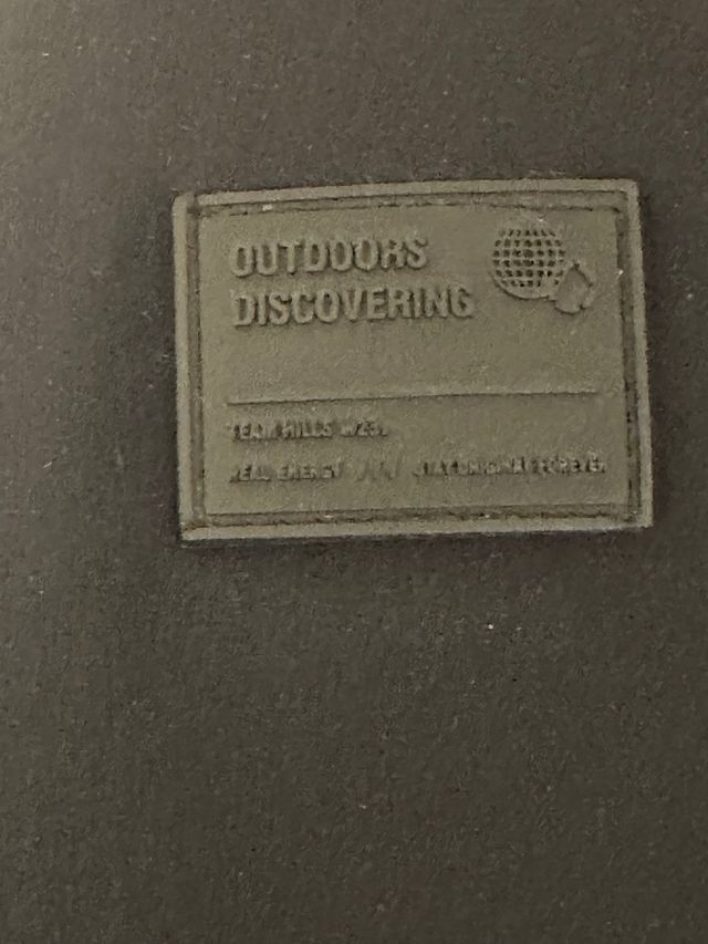 Plumón negro con capucha de Pelo de Niño