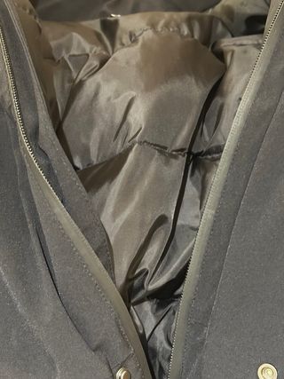 Plumón negro con capucha de Pelo de Niño