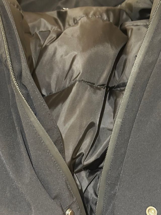 Plumón negro con capucha de Pelo de Niño