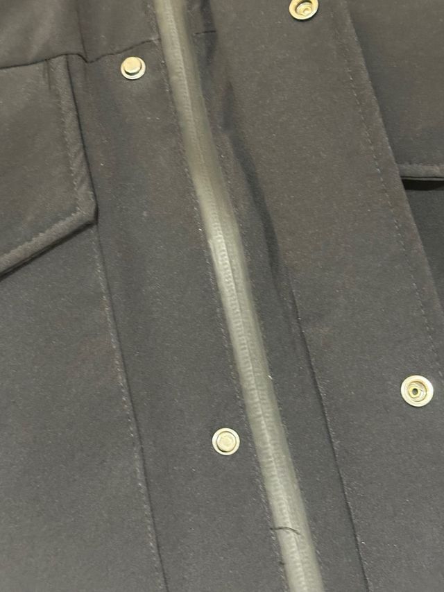 Plumón negro con capucha de Pelo de Niño