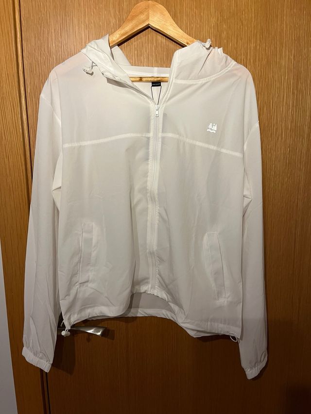 Chaqueta blanca con capucha talla M y S
