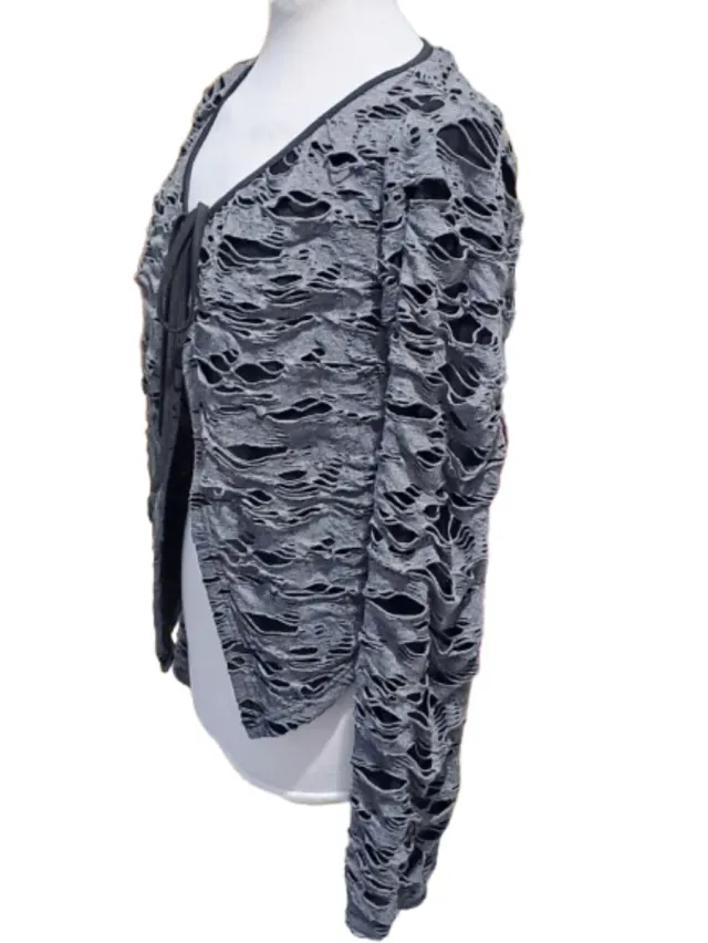 Chaqueta estilo punk  rock con rotos