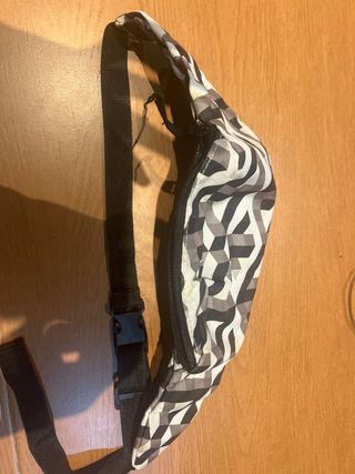 Riñonera rayas blanco y negro