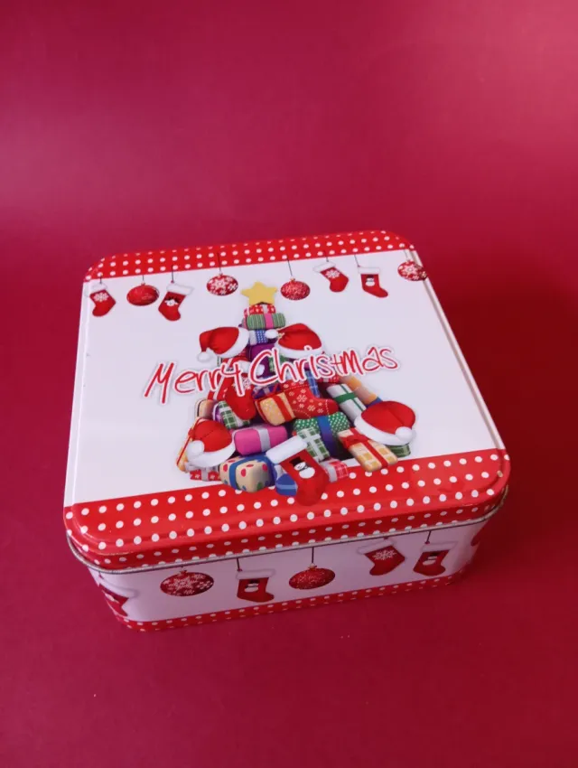 Scatola di latta natalizia