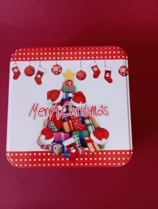 Scatola di latta natalizia