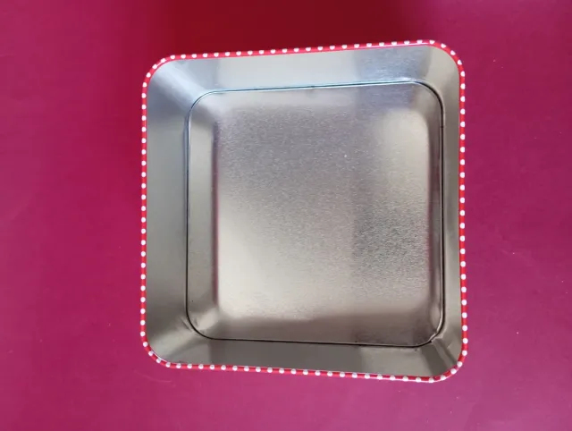 Scatola di latta natalizia