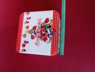 Scatola di latta natalizia