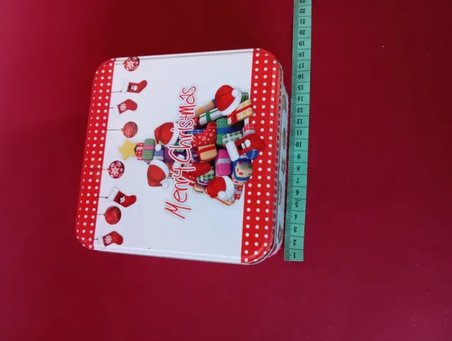 Scatola di latta natalizia