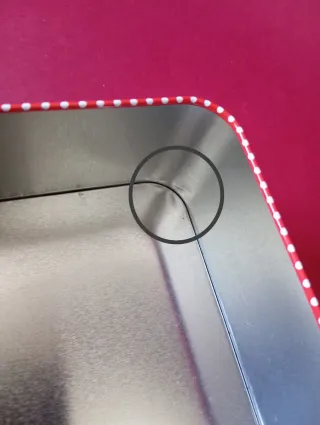 Scatola di latta natalizia