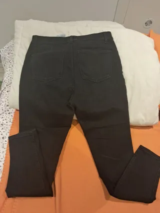 Pantalón negro vaquero